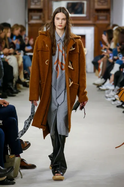 Look 11